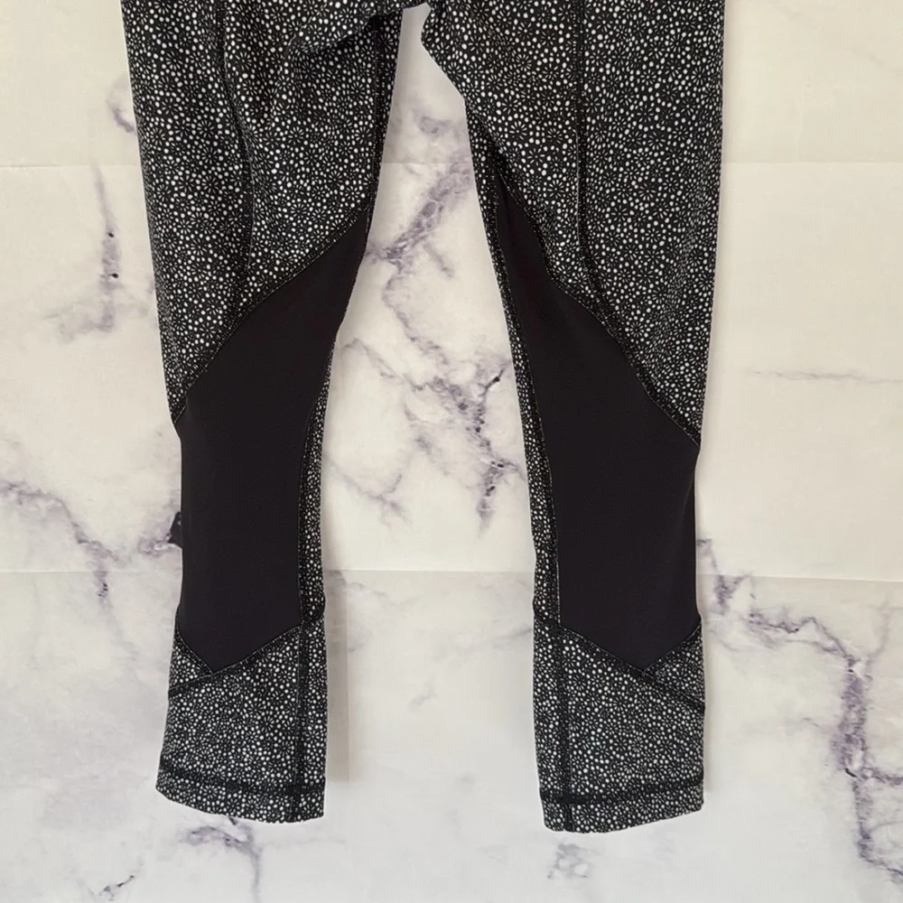 LULULEMON Pace Rival Crop Leggings Freckle Flower Black White/Black Size 4